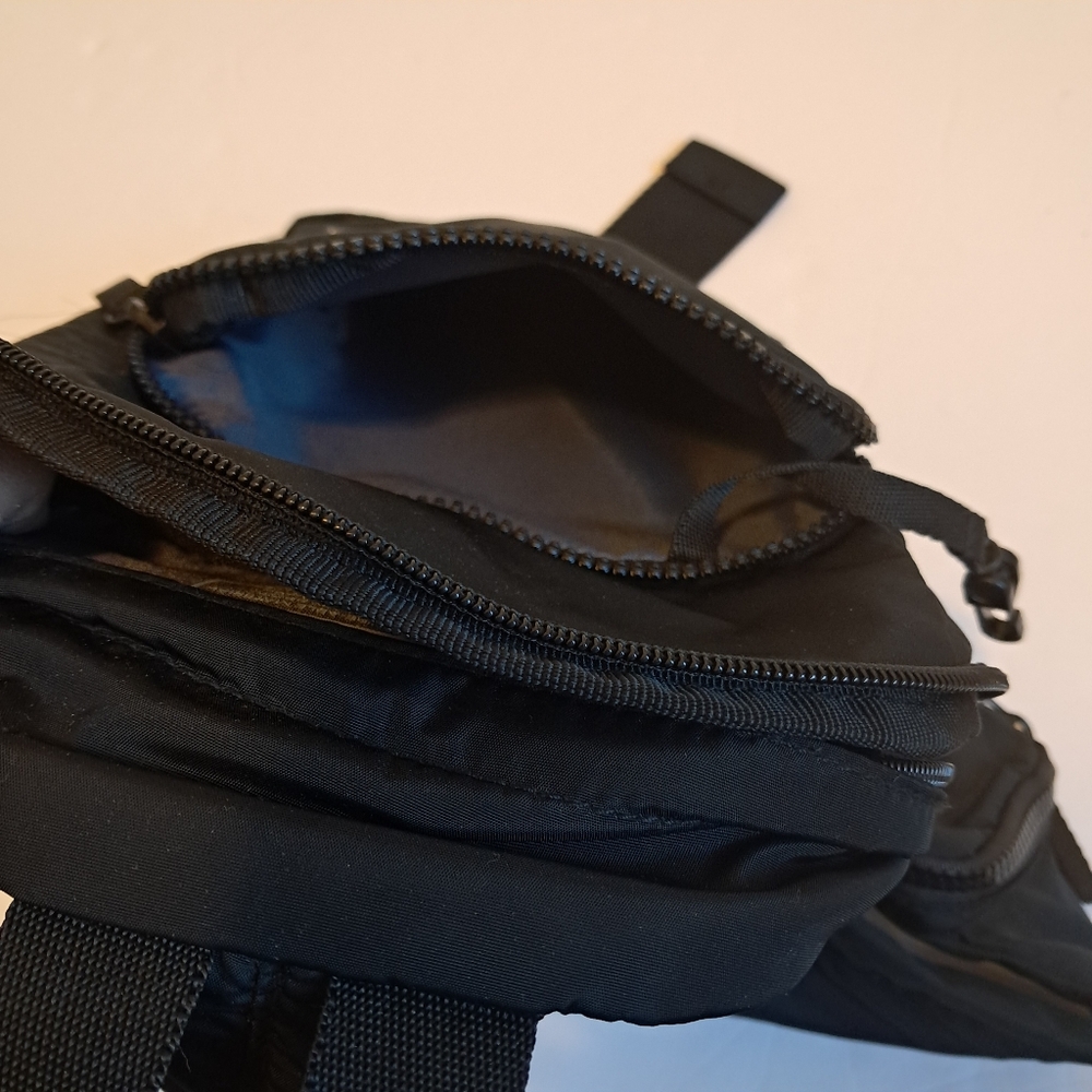 NWOT Adidas Essentials 2 Sling Crossbody Bag Backpack Black - Picture 9 of 9